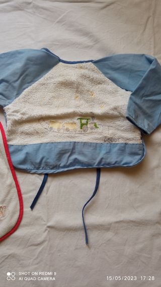 Lote guardapañales y baberos