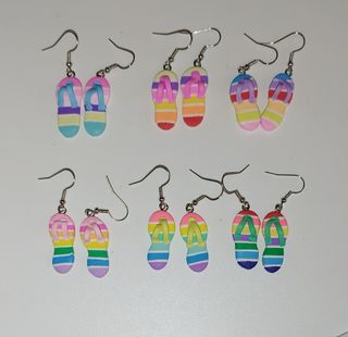 Pendientes. Chanclas, sandalias. 