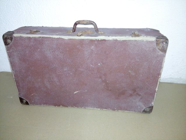 Maleta antigua de cartón. Decoración Vintage.