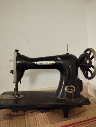 Maquina de coser antigua