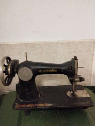 Maquina de coser antigua