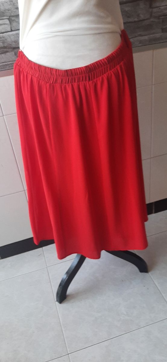 falda roja con cintura totalde goma T52