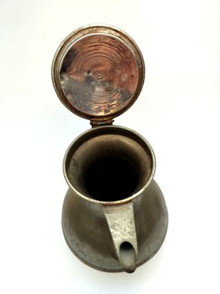 Jarra italiana estañada con tapa