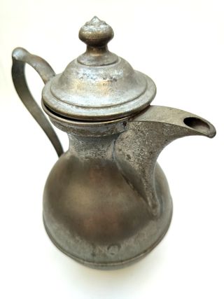 Jarra italiana estañada con tapa