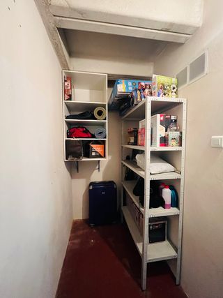 Plaza de garaje con trastero