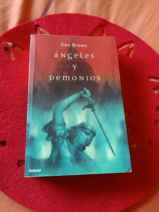 Ángeles y Demonios . Libro