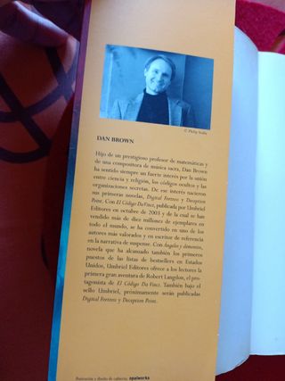 Ángeles y Demonios . Libro