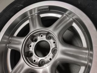 Llanta BMW 7Jx15H2 con neumático Pirelli P600 