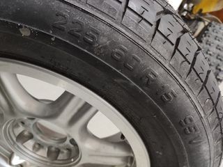 Llanta BMW 7Jx15H2 con neumático Pirelli P600 