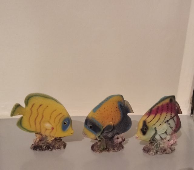 3 peces de resina pintados a mano 8€