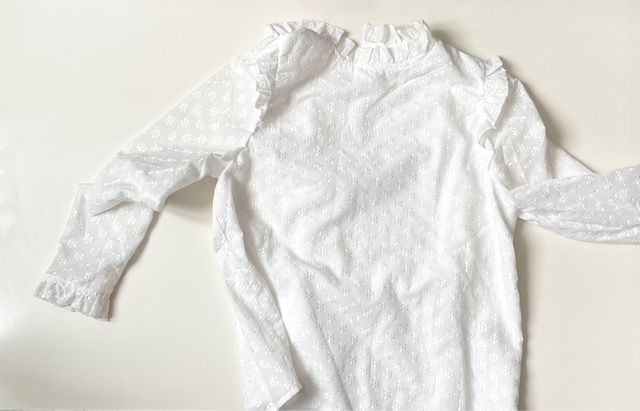 Camicia bianca floreale con volant