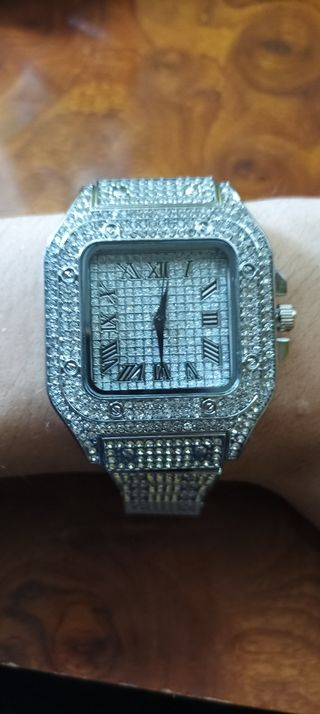 Reloj color plata con diamantes