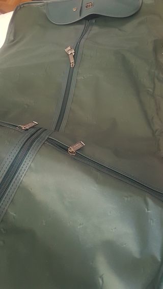 perchero portátil. ideal para que trasporte ropa.