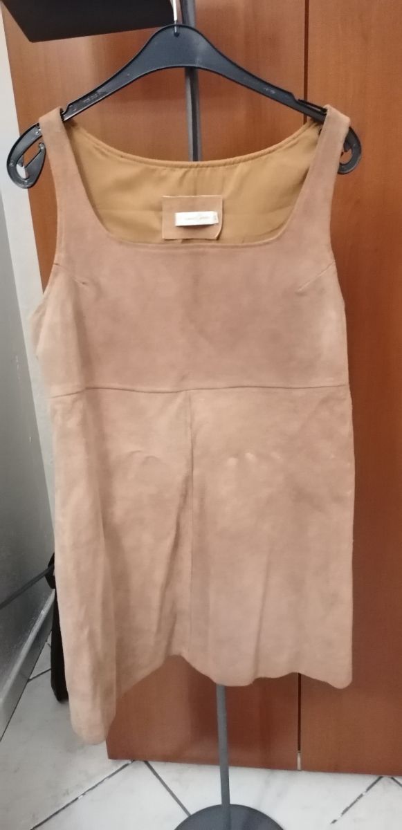 scamiciato in pelle scamosciata