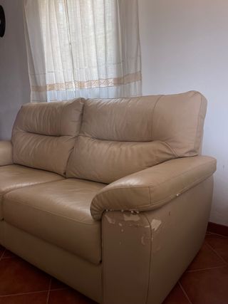 Sofá cama beige de cuero