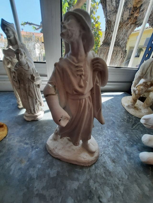 Figure da restaurare e dipingere