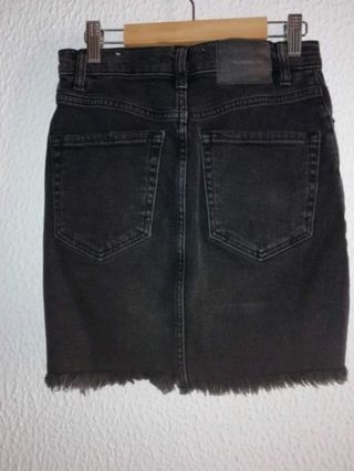 Falda vaquera negra Pull&Bear S