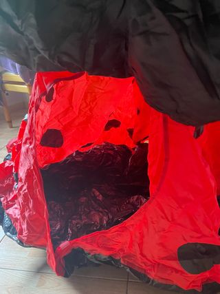 saco de dormir y tienda de campaña infantil