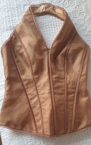 Top color camel, tul, forrado. Nuevo.