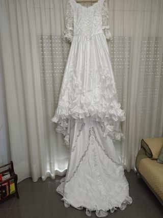 vestido de novia blanco con belo
