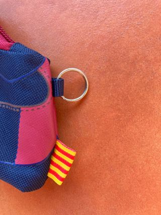 Estuche con forma de bota del FC Barcelona