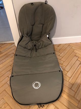 Saco silla bugaboo, color verde, en buen estado.