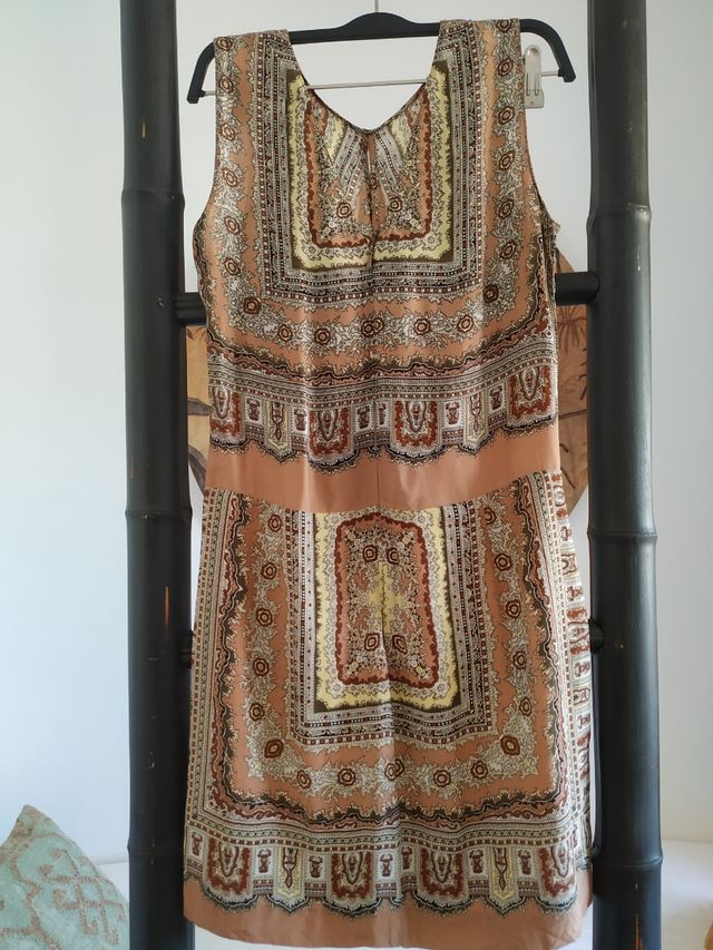 Vestido sedoso Zara, puesto es una preciosidad