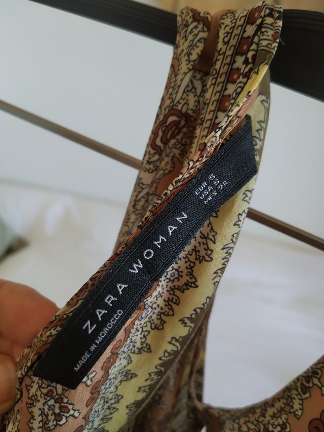 Vestido sedoso Zara, puesto es una preciosidad