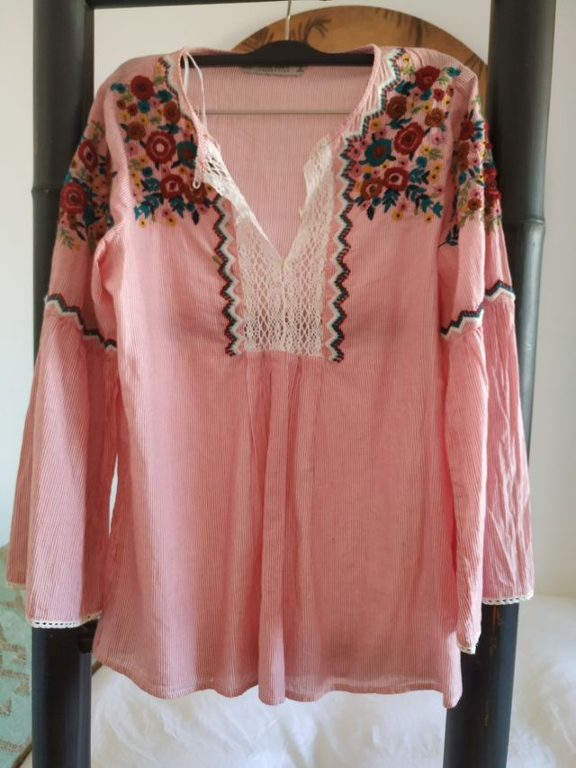 Camisa Zara, con bordados