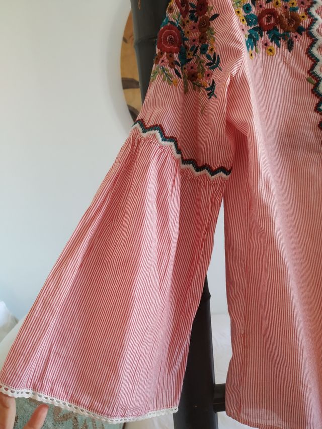Camisa Zara, con bordados