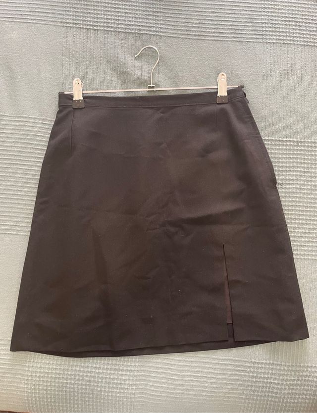 Falda negra de sastre con apertura lateral