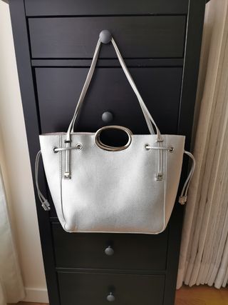 Bolso plateado + bolso interior 