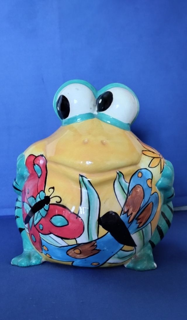 Hucha de cerámica en forma de rana
