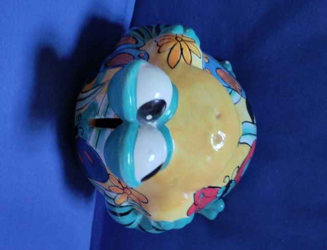 Hucha de cerámica en forma de rana