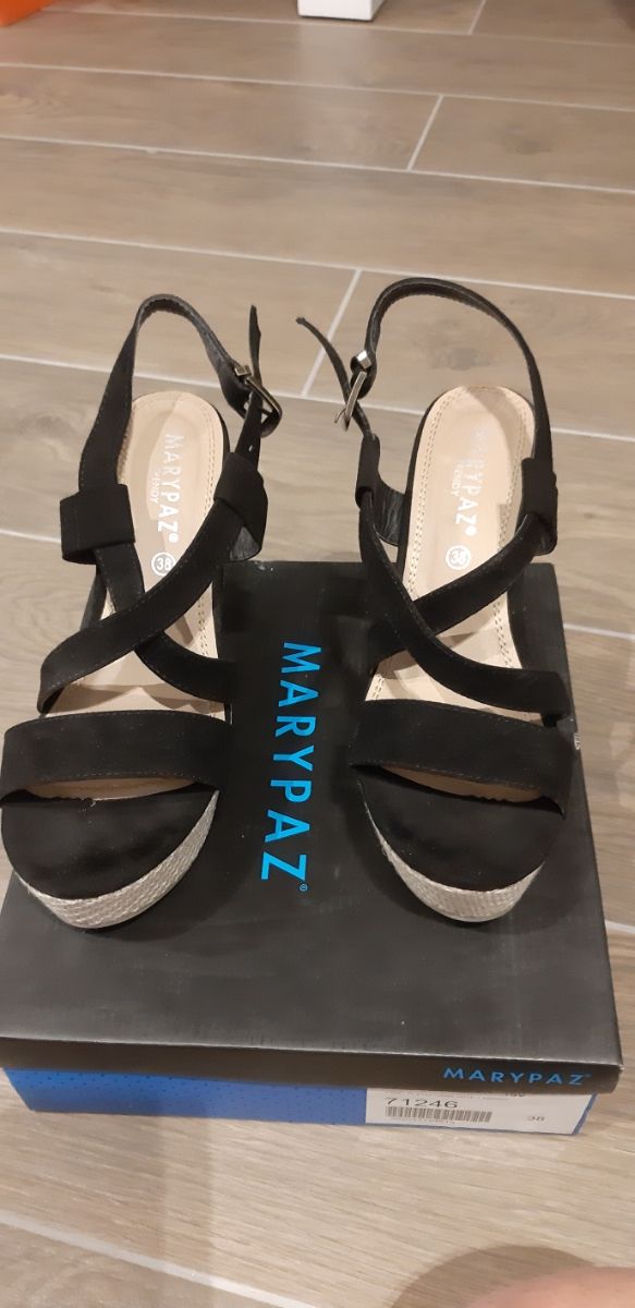 cuñas de verano de ante negro