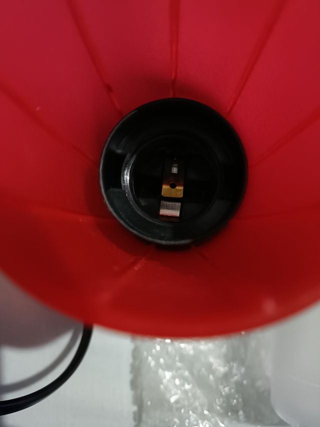 Lámpara roja bombilla