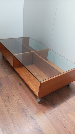 MESA AUXILIAR CON BONITO DISEÑO