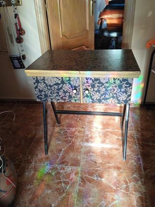 preciosa máquina de coser Alfa