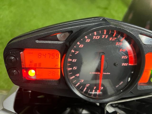 SUZUKI GSR600 85000KM AÑO2006