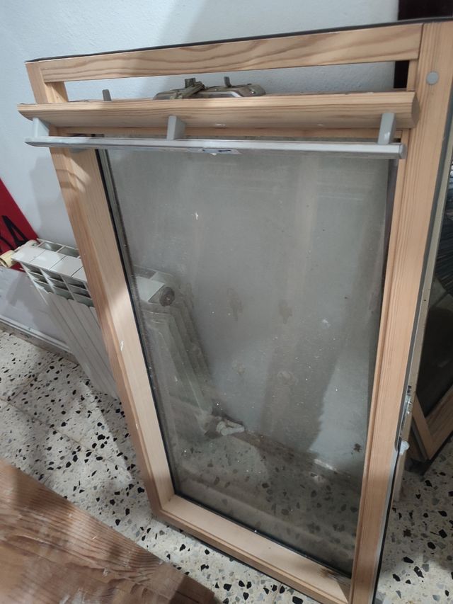 Ventana de techo marca Velux . Ventana muy buena 