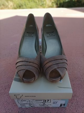 Zapato de vestir de raso