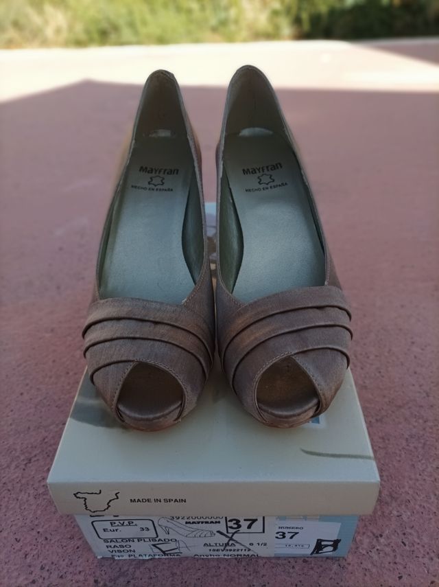 Zapato de vestir de raso