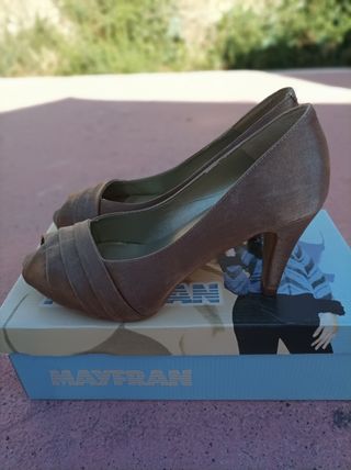 Zapato de vestir de raso