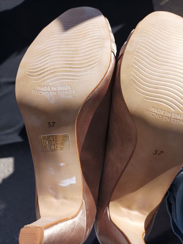 Zapato de vestir de raso