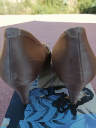 Zapato de vestir de raso