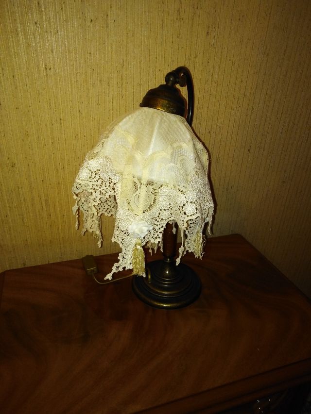 2 lampade in metallo e pizzo