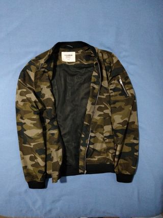 Chaquetón camuflaje de PULL&BEAR