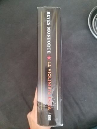 libro novela La violinista roja.