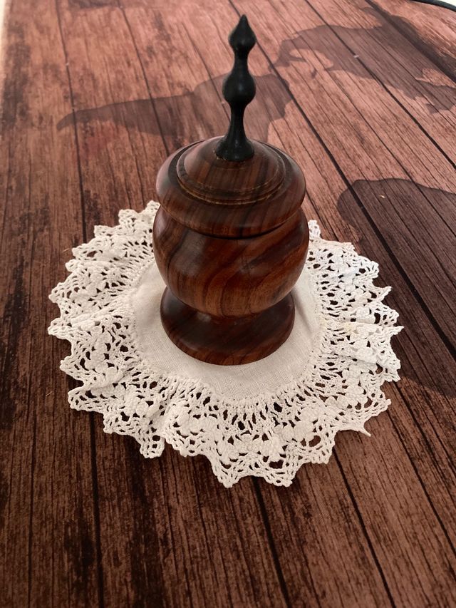 manufatto in legno pregiato