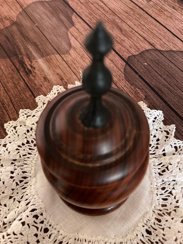 manufatto in legno pregiato